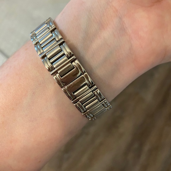 Anne Klein Watch. - Picture 4 of 4